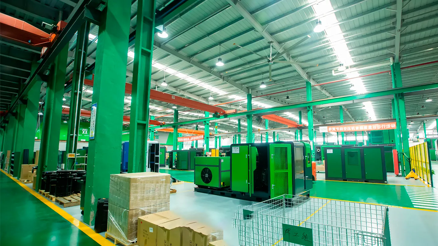 Винтовые или поршневые компрессоры: Полное сравнение и руководство по выбору для бизнеса